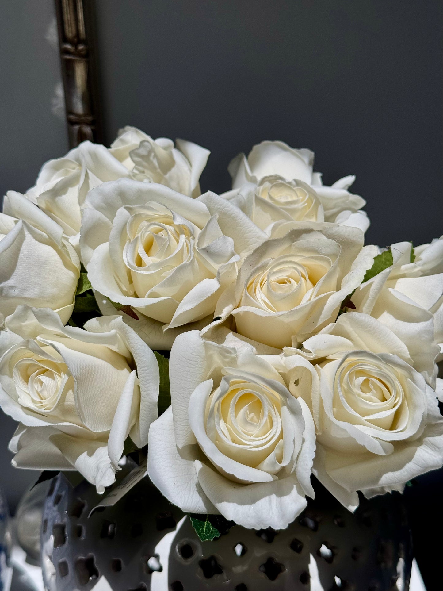Bella Rosebud -White